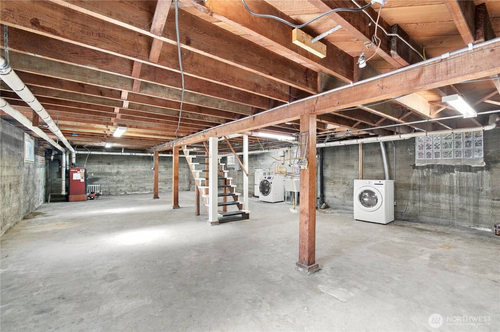 3910 Woodlawn Avenue Property Photo 23