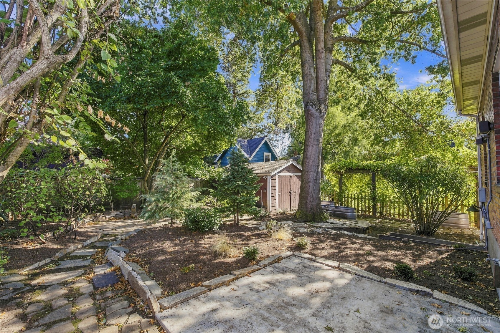3910 Woodlawn Avenue Property Photo 25