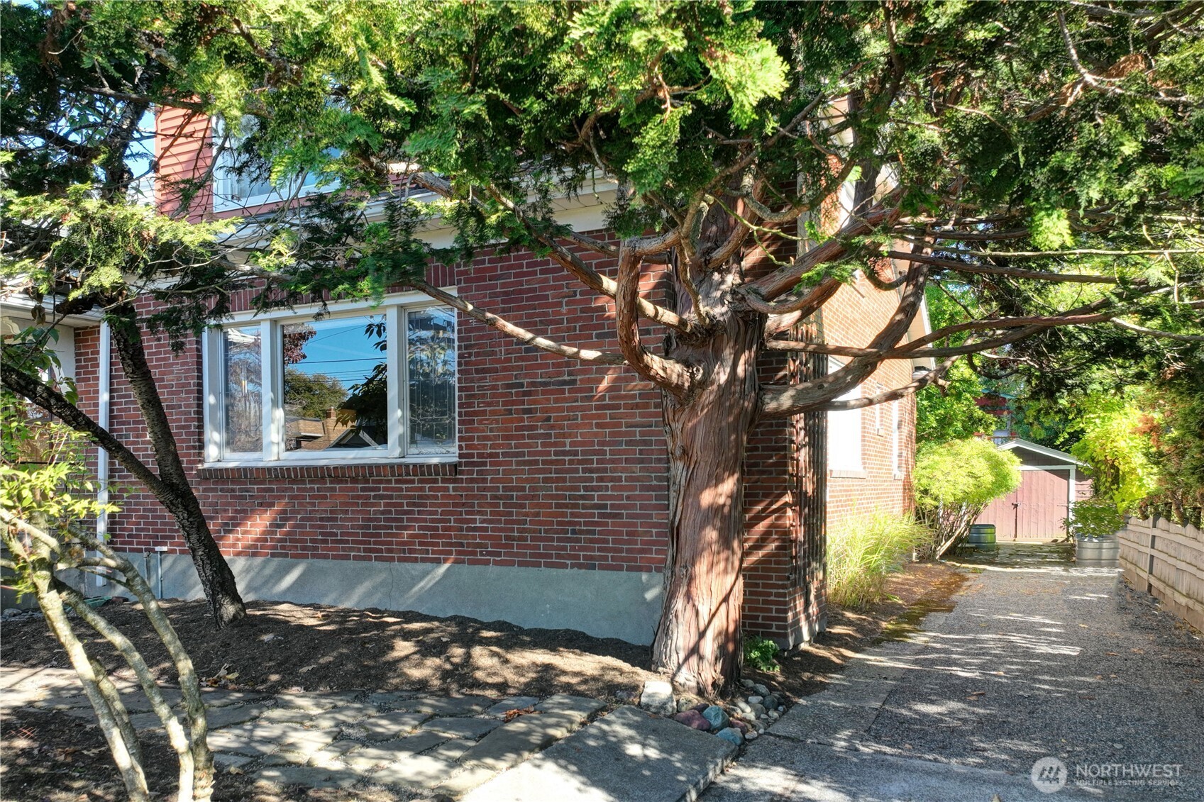 3910 Woodlawn Avenue Property Photo 28