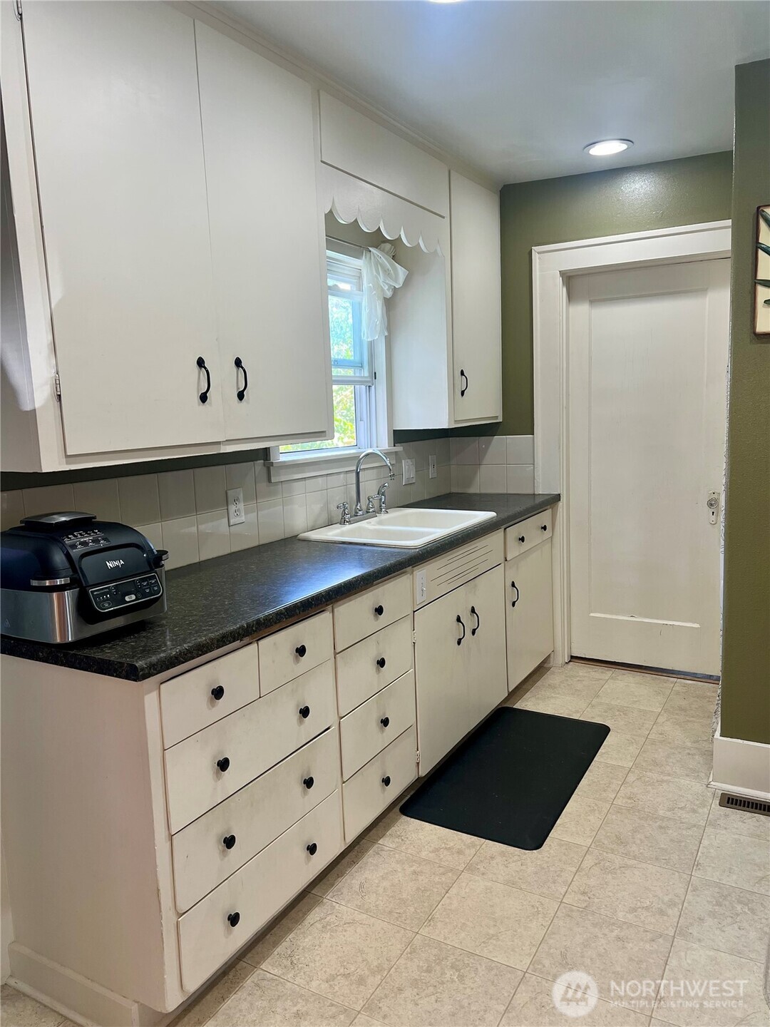 6107 S K Street Property Photo 11