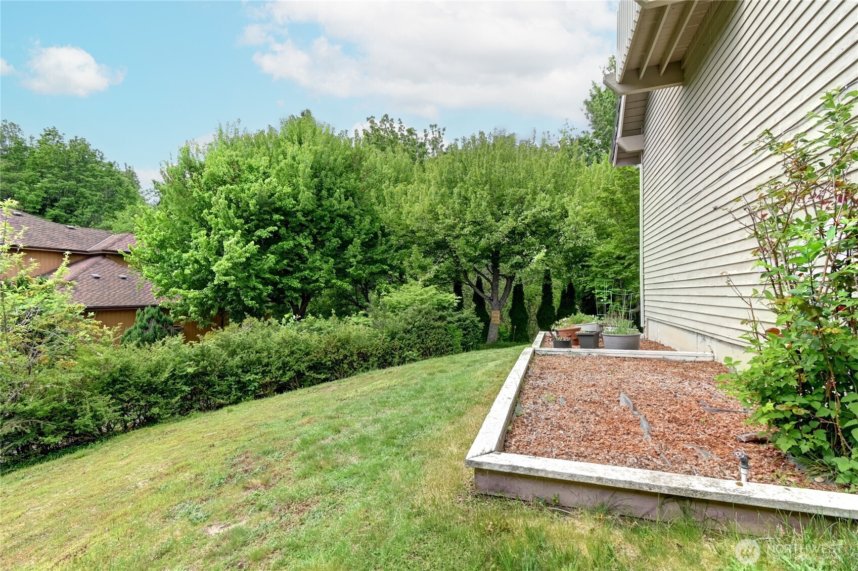 4914 Dover Street Property Photo 5