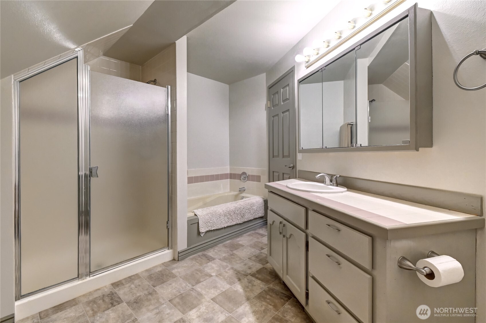 4914 Dover Street Property Photo 28