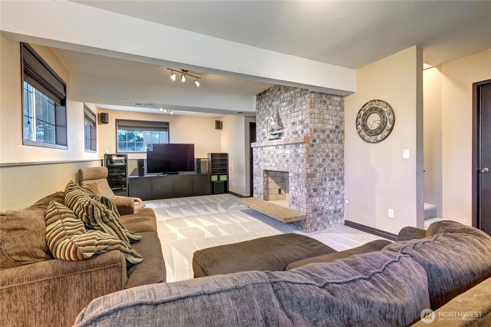 4914 Dover Street Property Photo 31