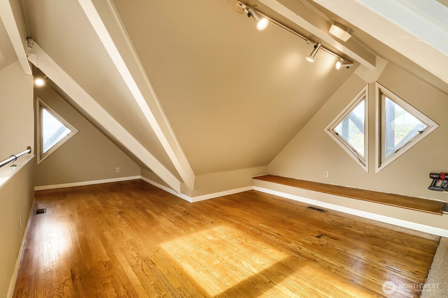 803 Ne 72nd Street Property Photo 28