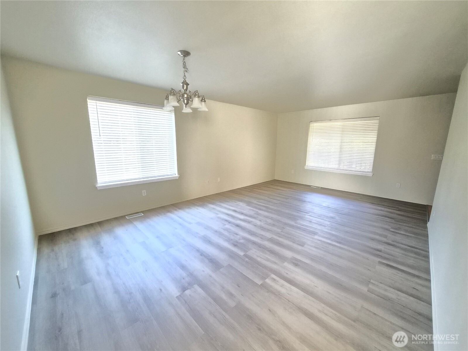 3905 Cooper Crest Drive Property Photo 5