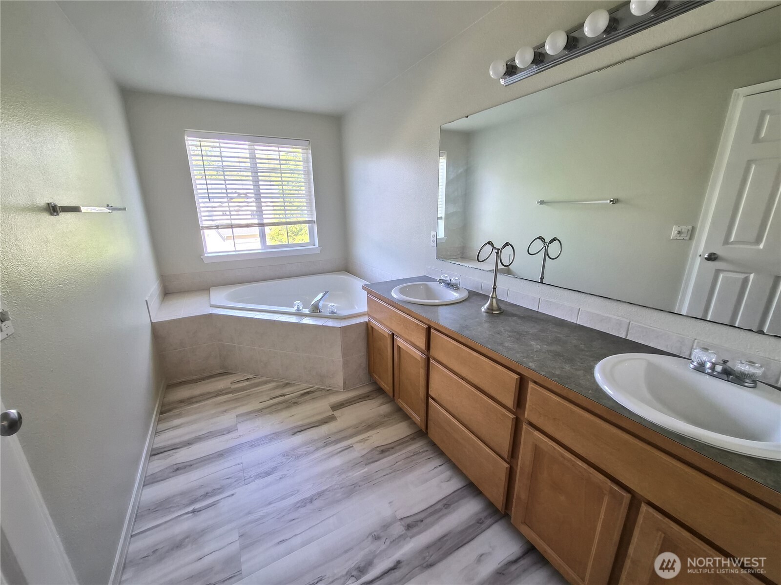 3905 Cooper Crest Drive Property Photo 18