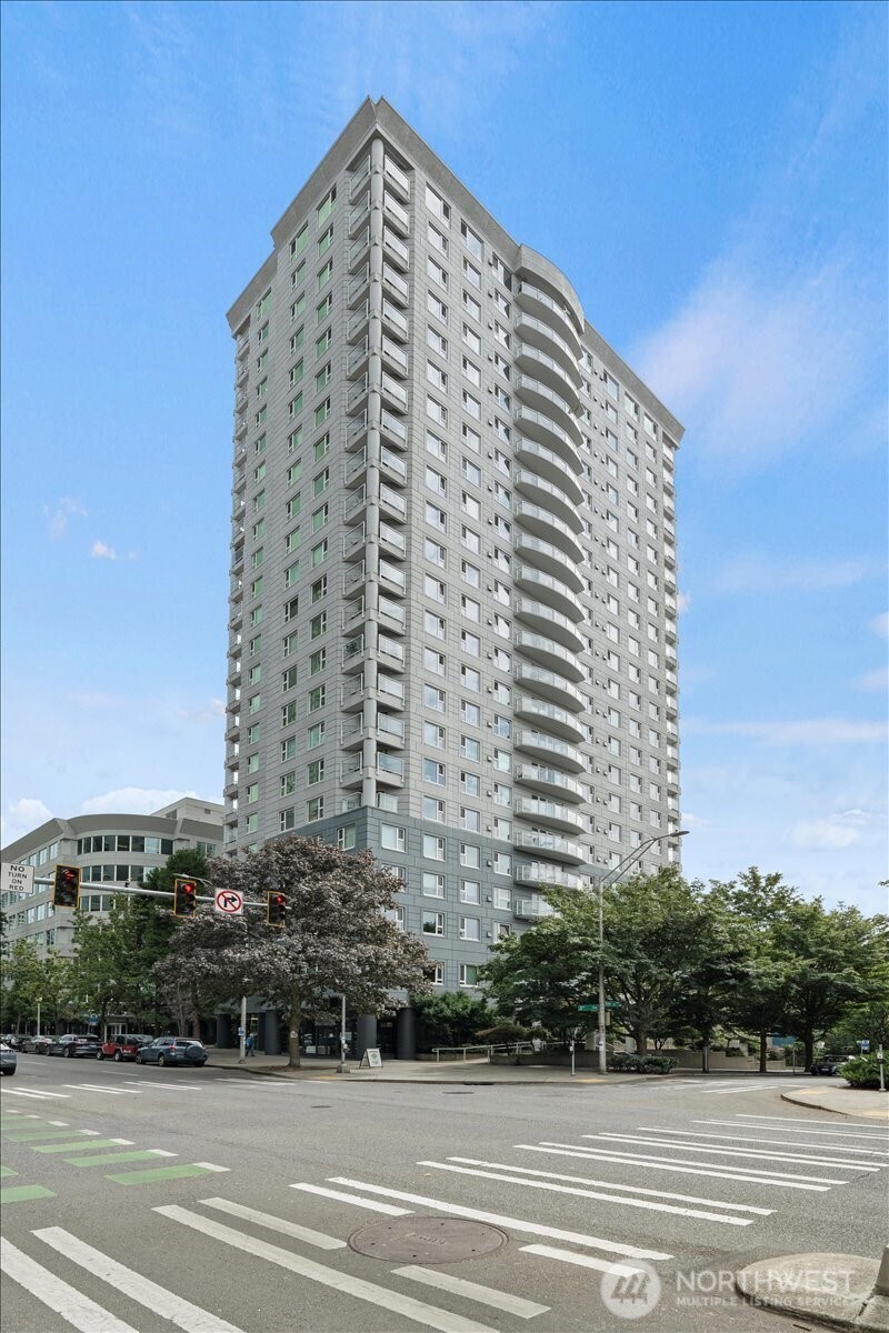 121 Vine Street 1404 Property Photo 2