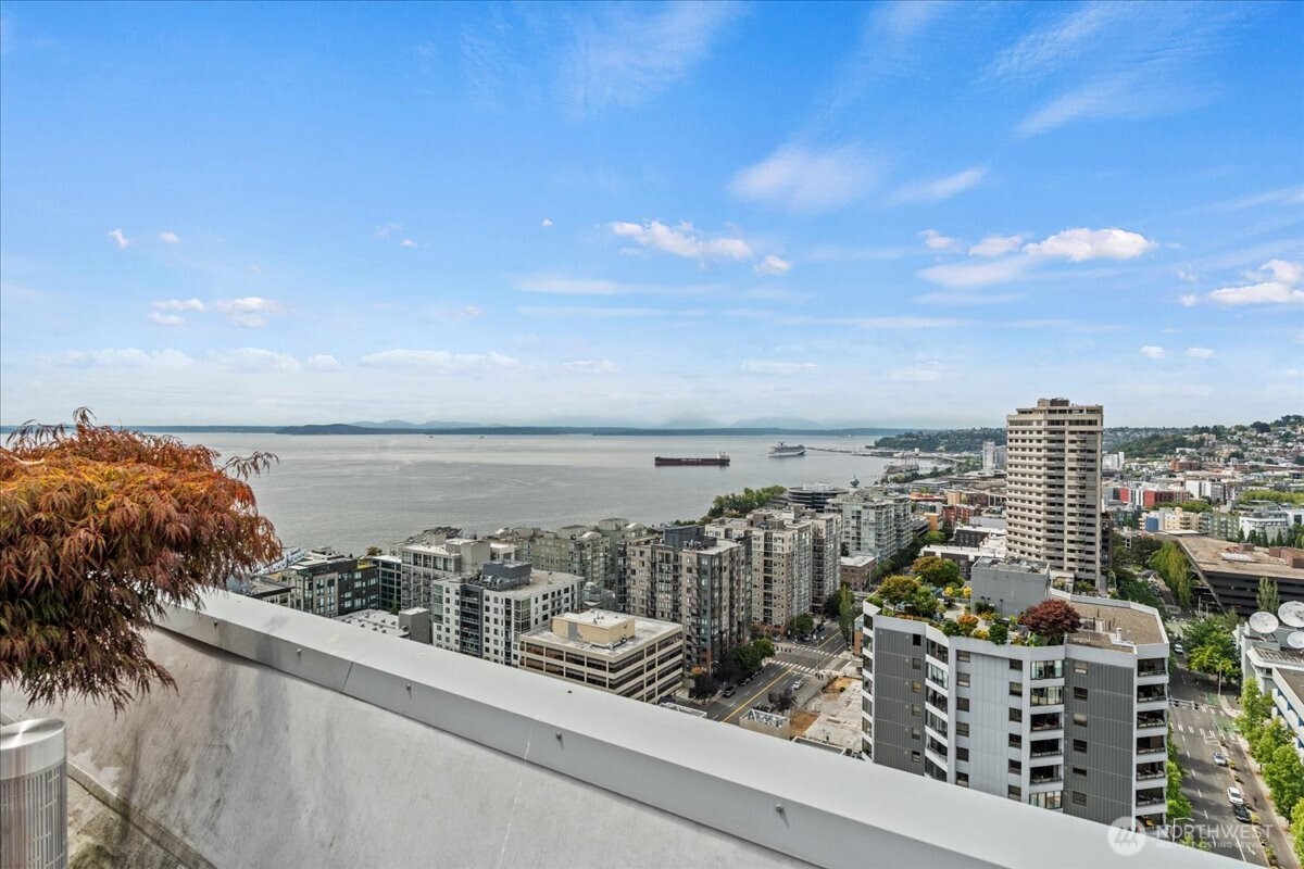 121 Vine Street 1404 Property Photo 5