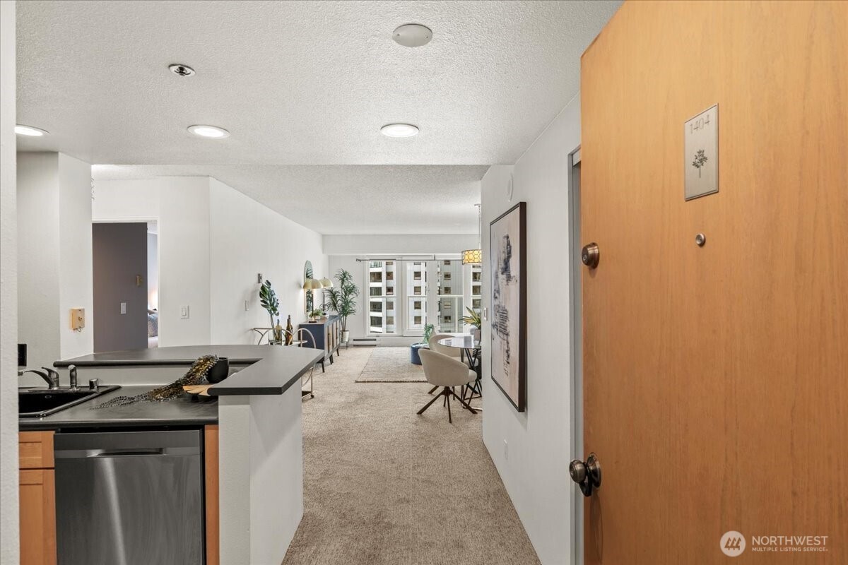 121 Vine Street 1404 Property Photo 9