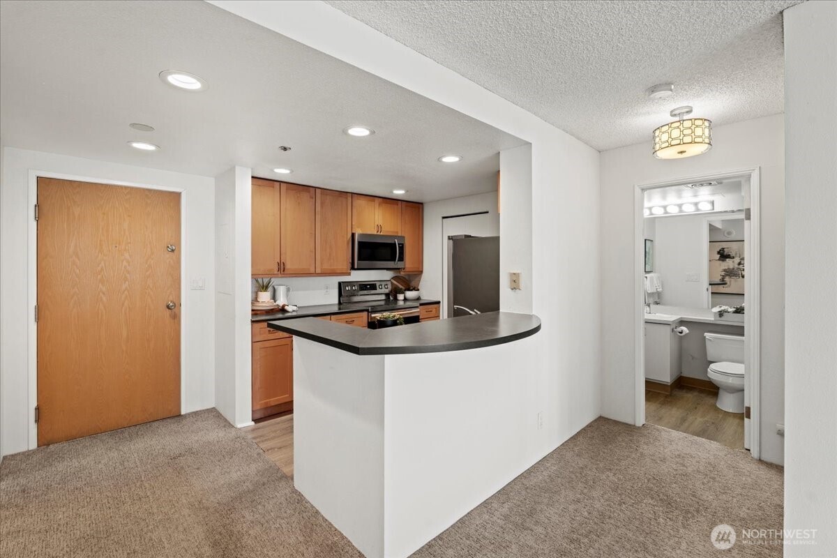 121 Vine Street 1404 Property Photo 12