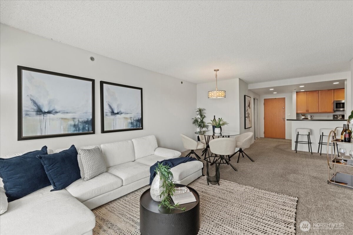 121 Vine Street 1404 Property Photo 18