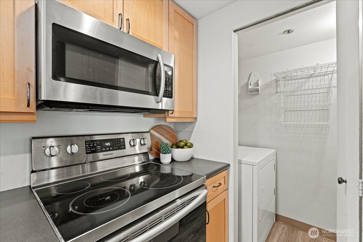 121 Vine Street 1404 Property Photo 26
