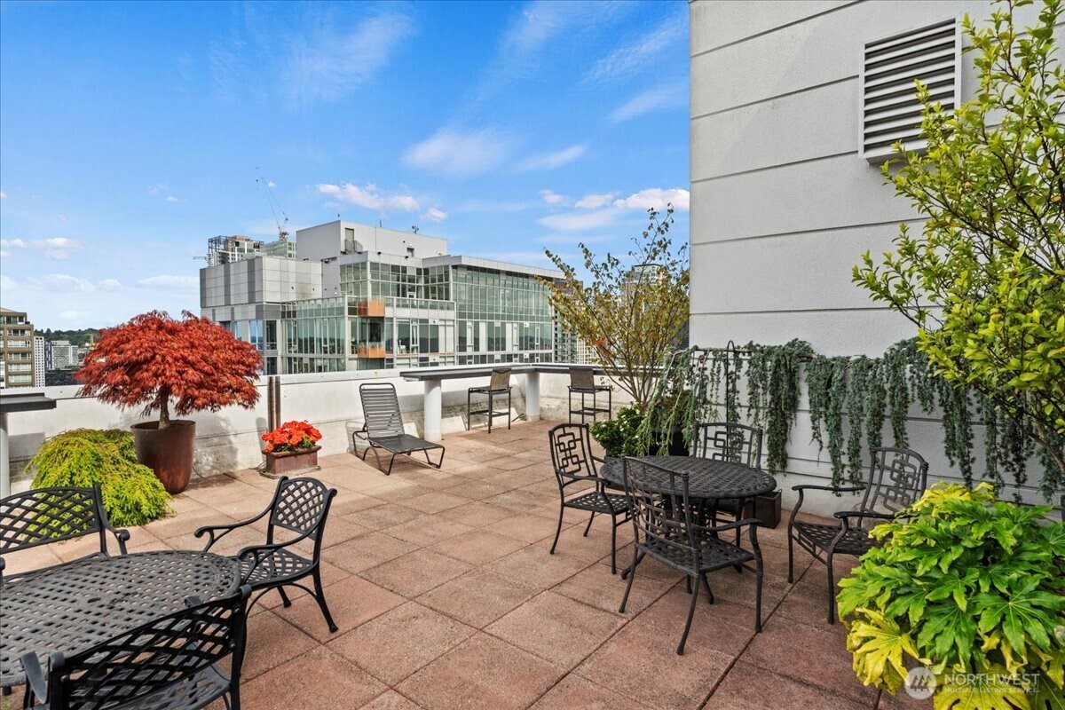 121 Vine Street 1404 Property Photo 38