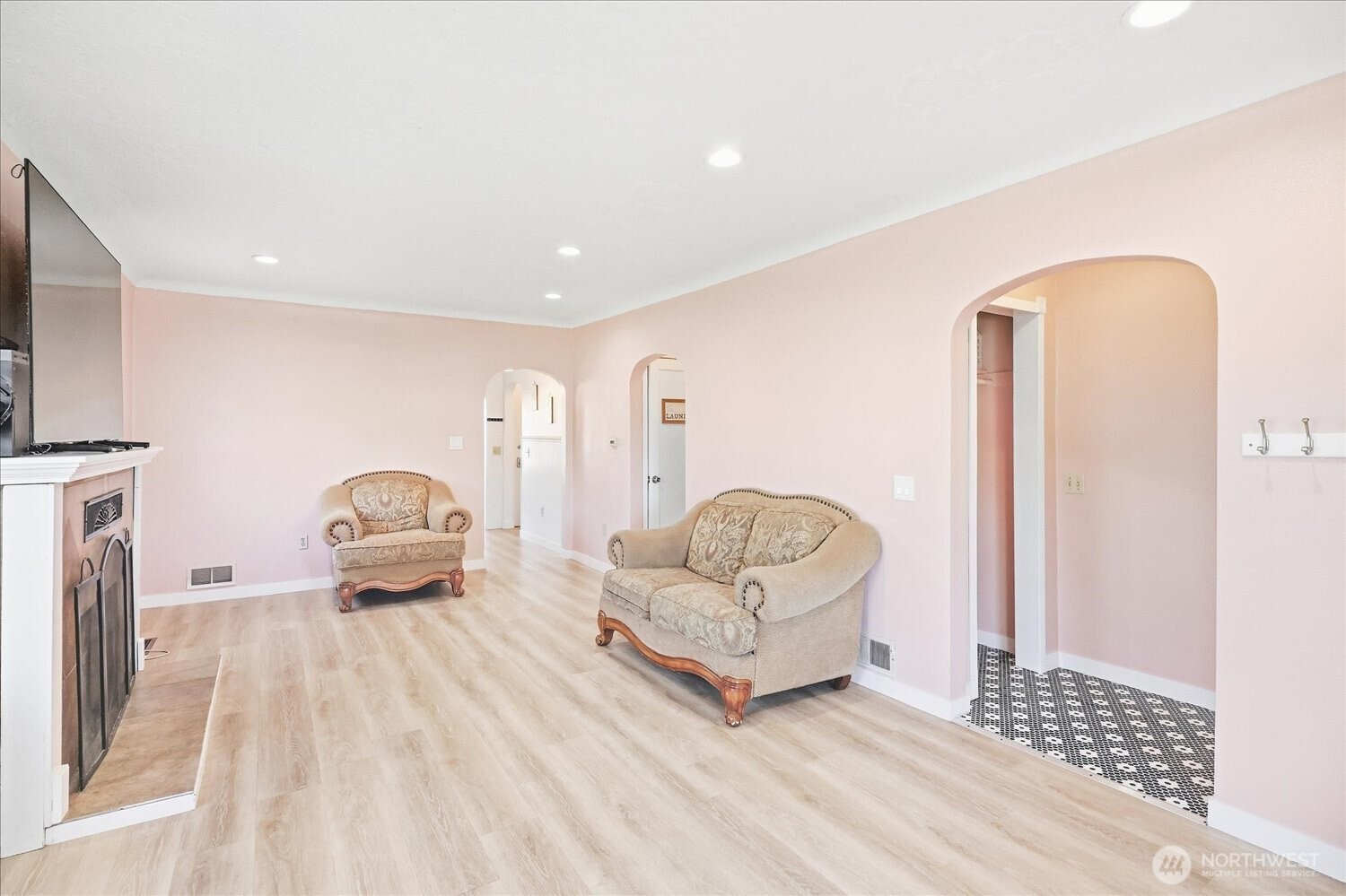 410 N College Avenue Property Photo 3