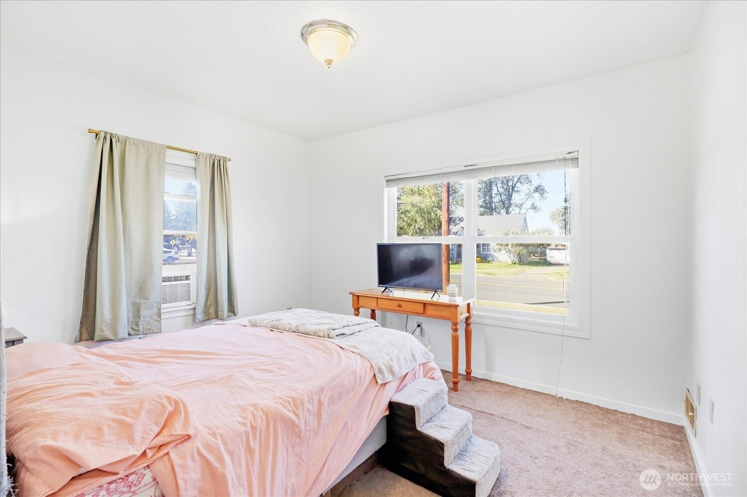 410 N College Avenue Property Photo 6