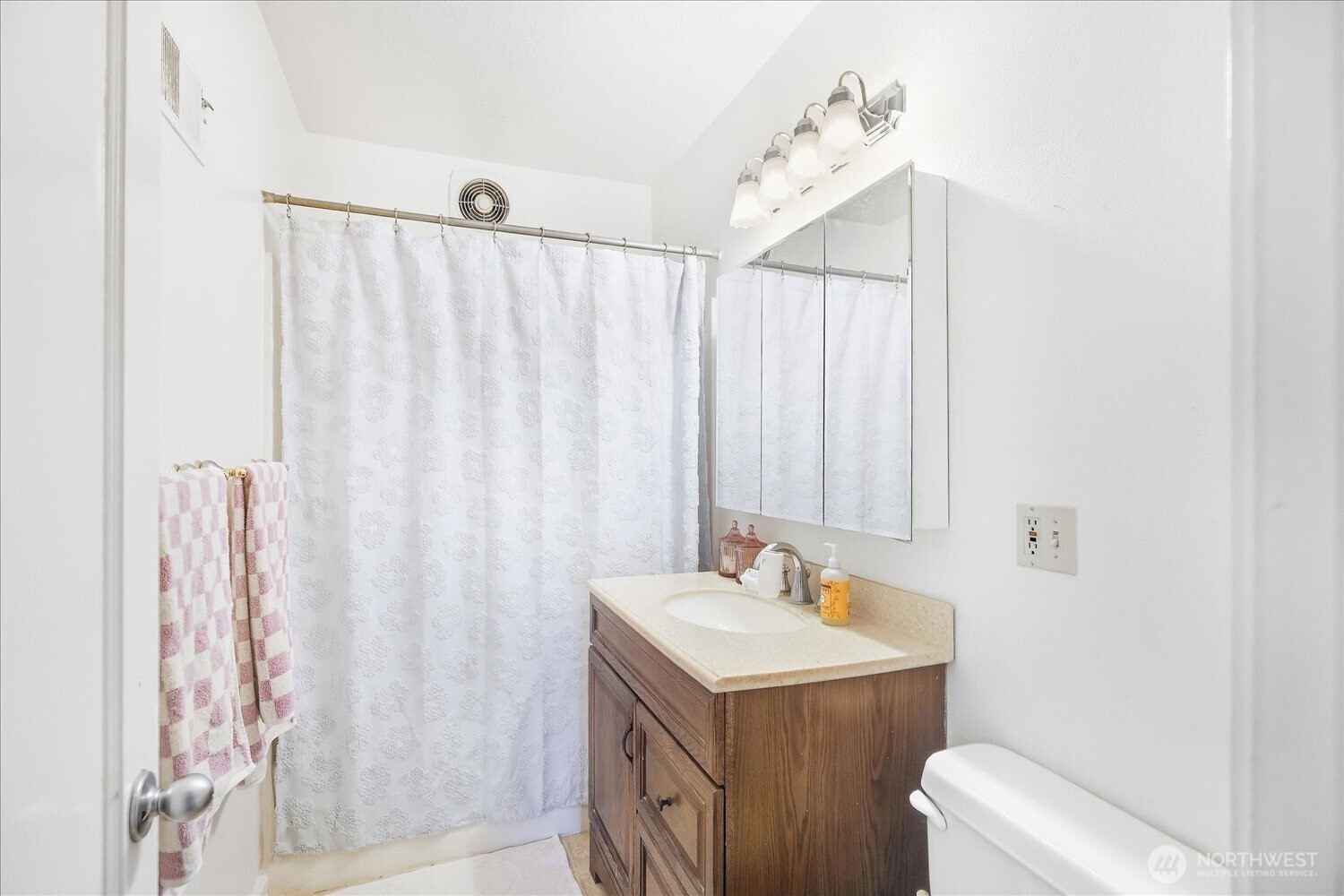 410 N College Avenue Property Photo 7