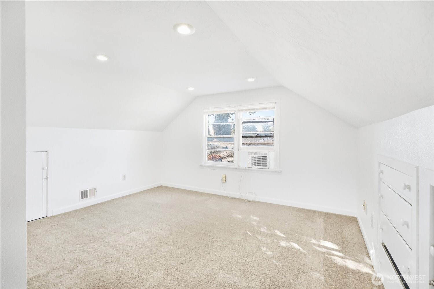 410 N College Avenue Property Photo 14