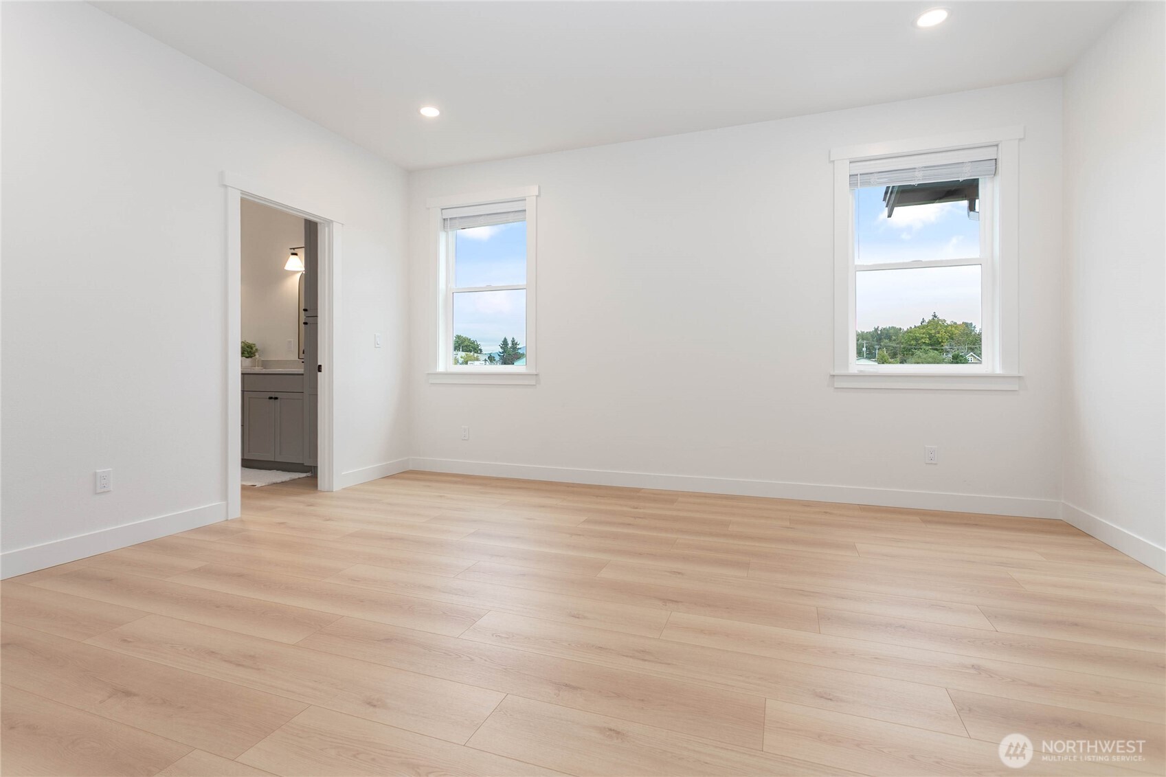 321 W 3rd Street Property Photo 18