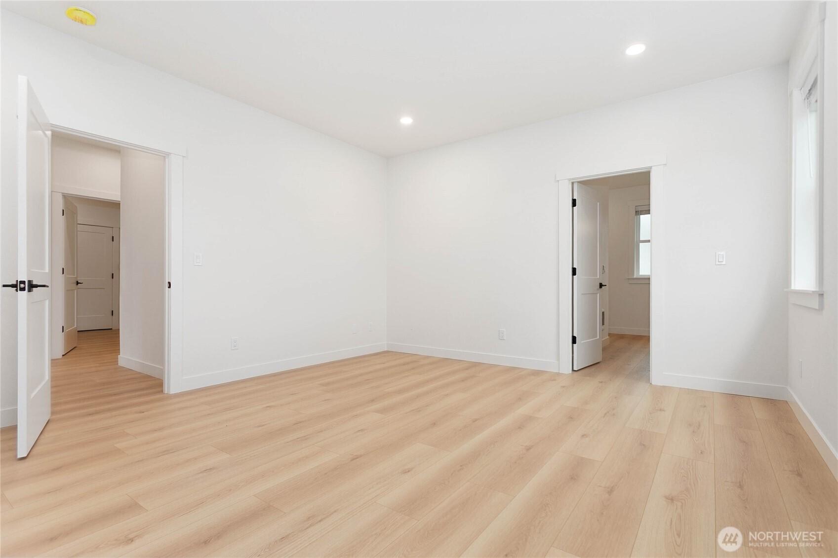 321 W 3rd Street Property Photo 19