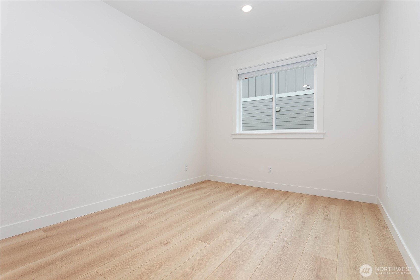 321 W 3rd Street Property Photo 25