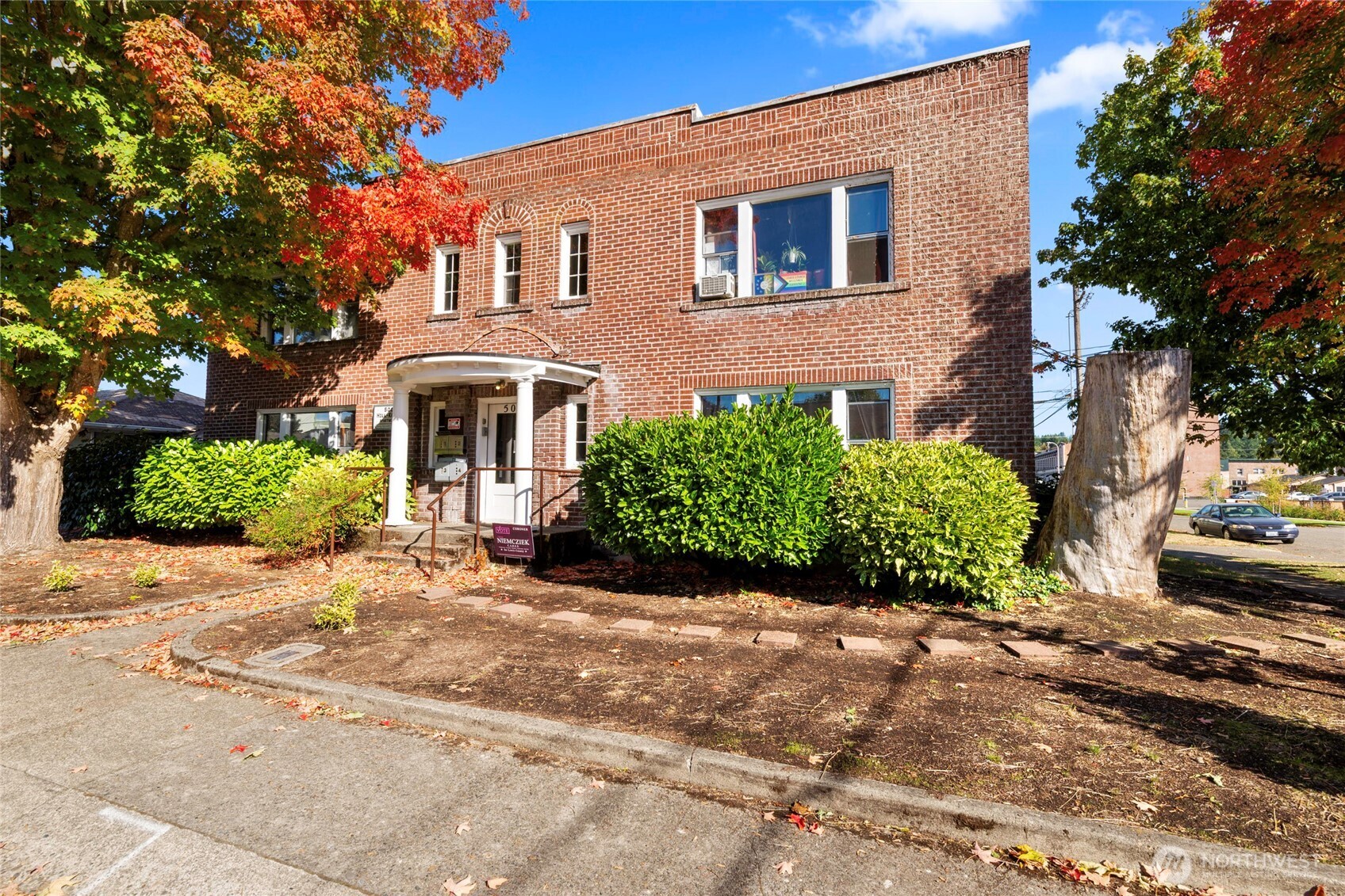 500 Hillkress Street Property Photo 1
