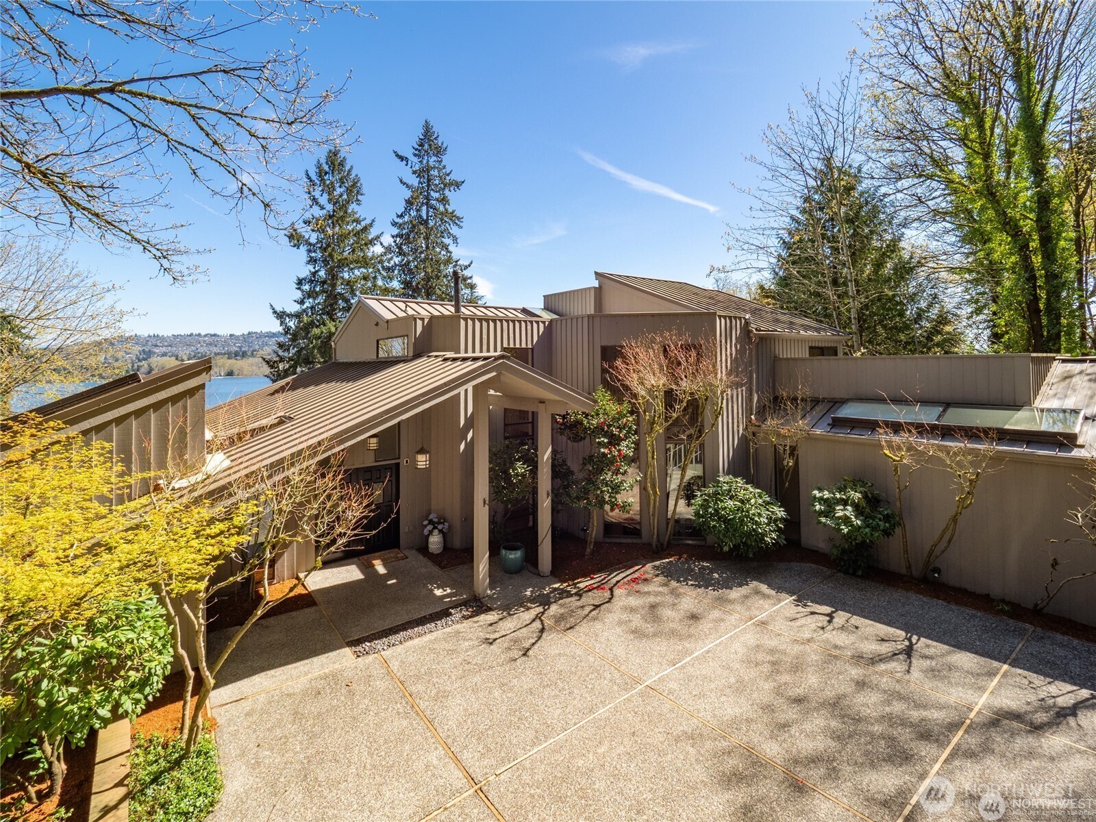 4408 E Mercer Way Property Photo 1