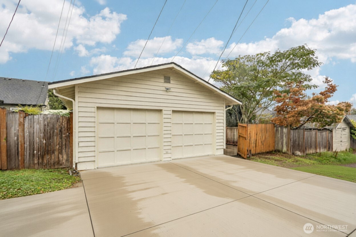 1316 Lombard Avenue Property Photo 3