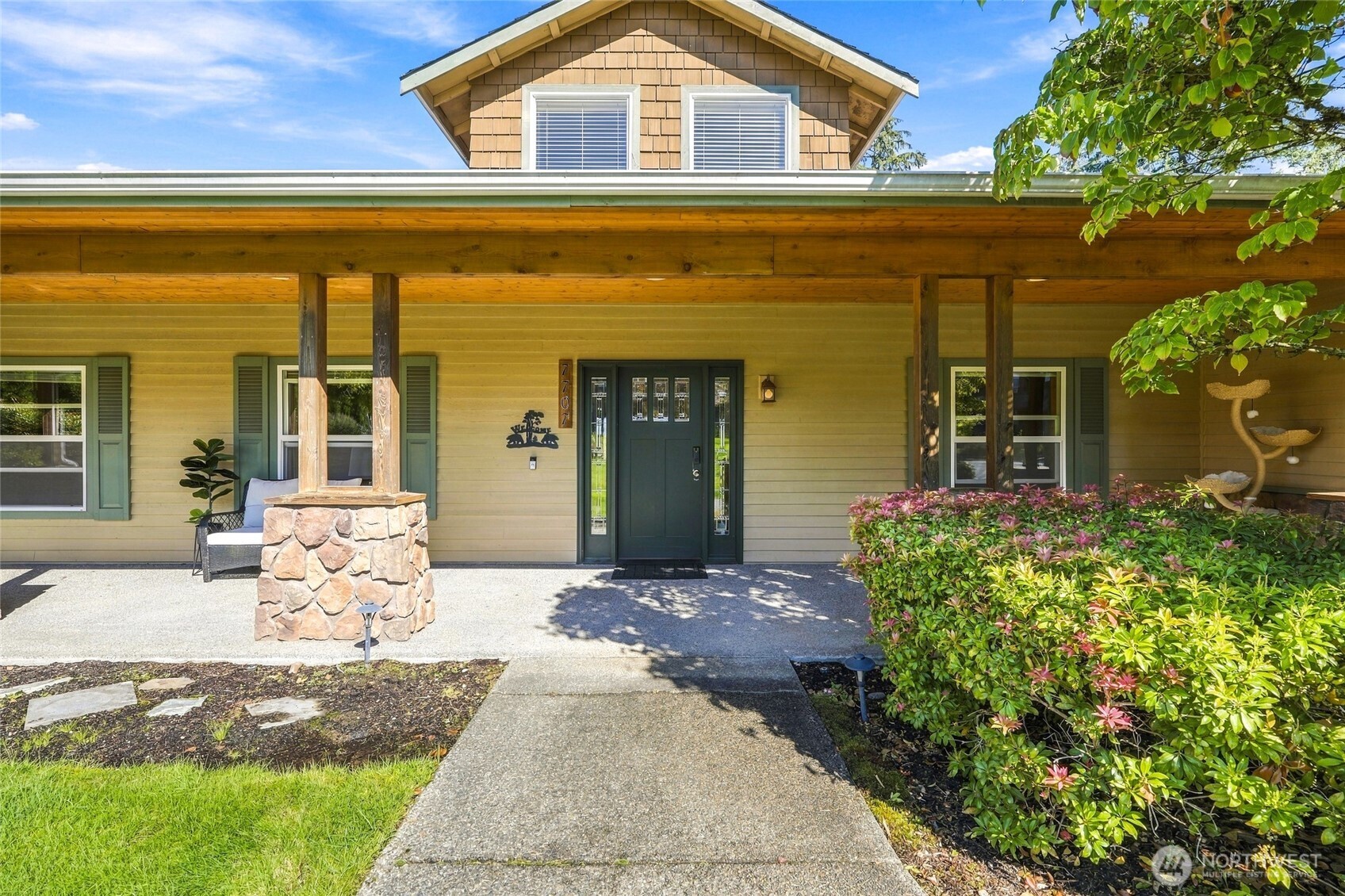 7707 213th Avenue Property Photo 3