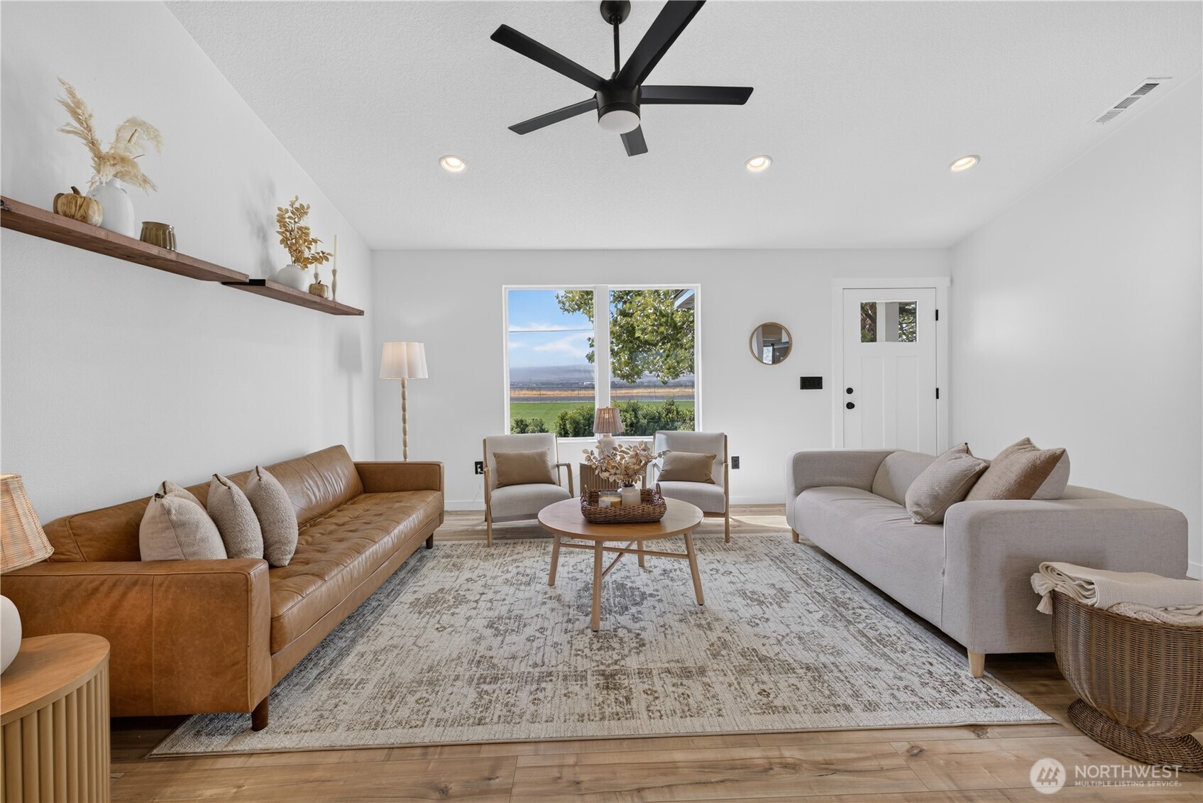 2467 Hanson Loop Property Photo 8