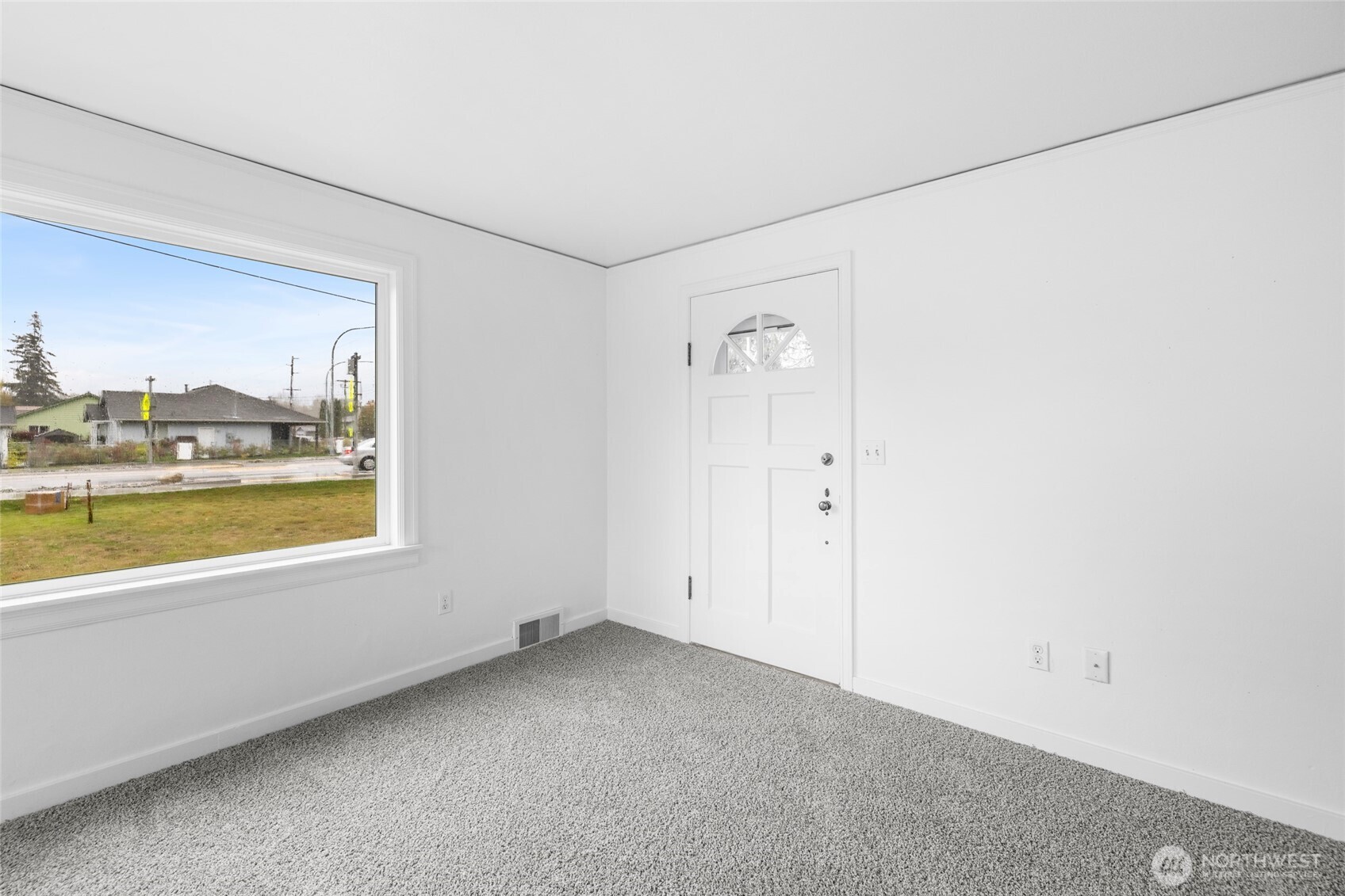 305 N Township Street Property Photo 4