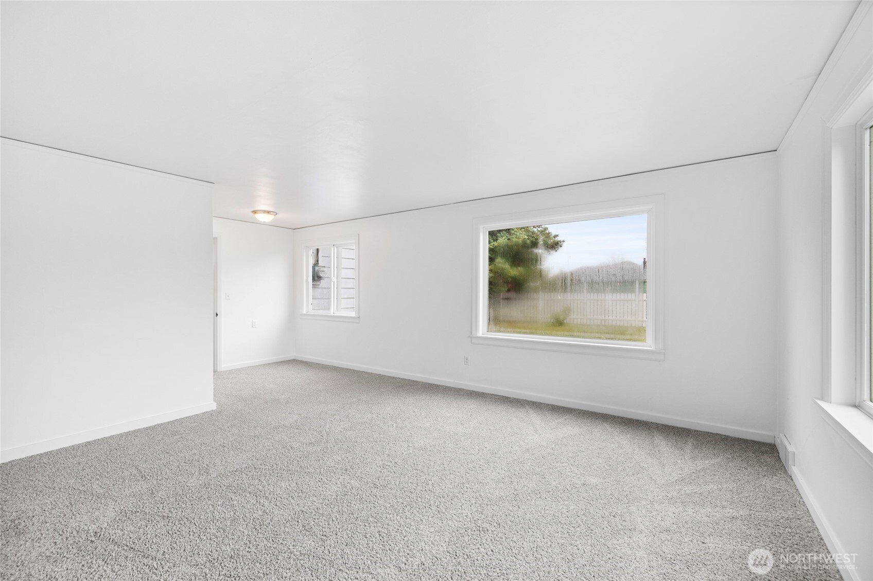 305 N Township Street Property Photo 5