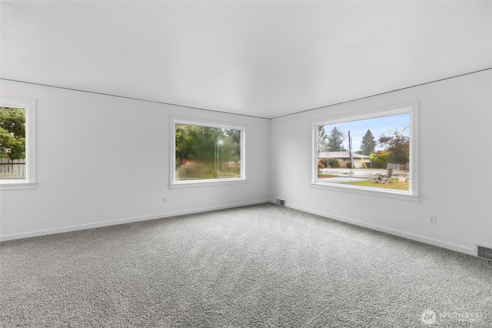 305 N Township Street Property Photo 8