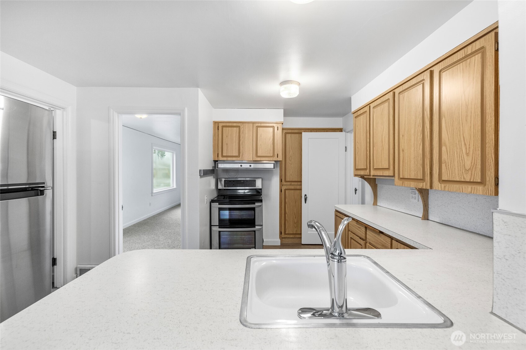305 N Township Street Property Photo 12