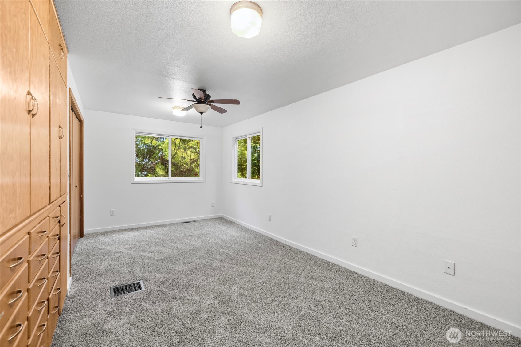 305 N Township Street Property Photo 22