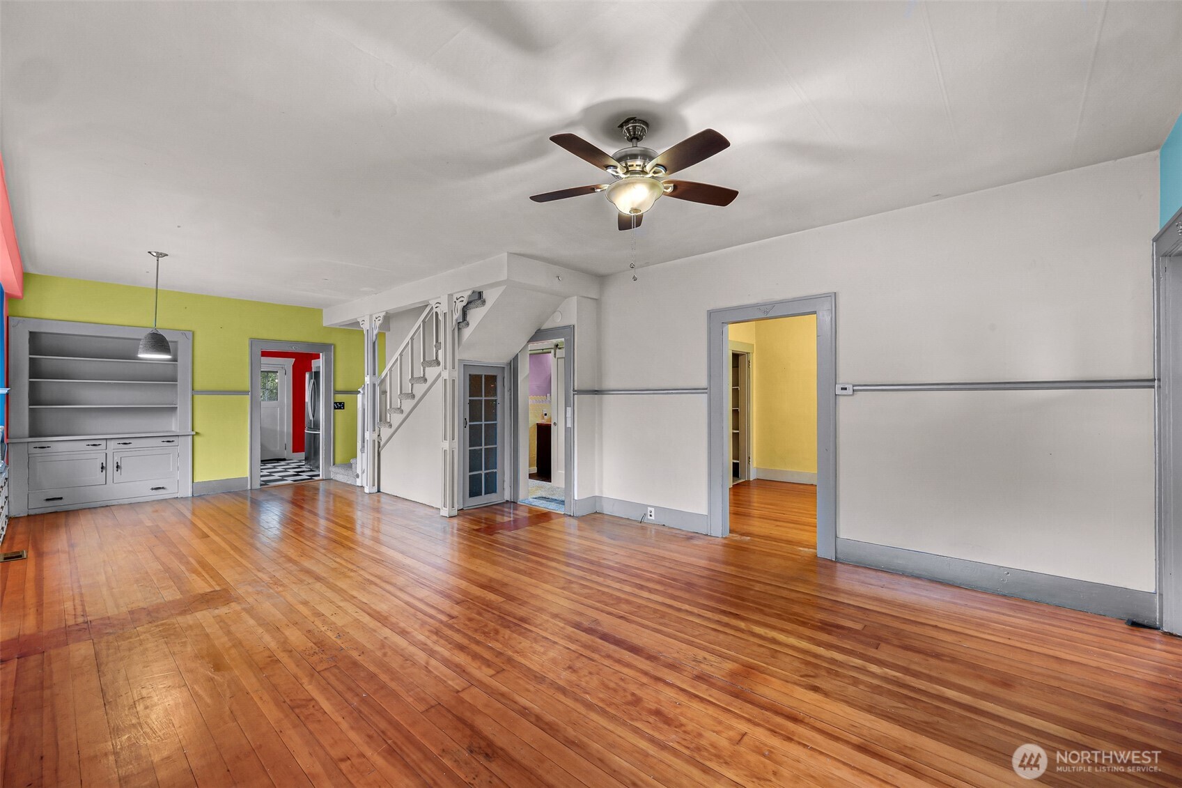 609 Lakeway Drive Property Photo 4