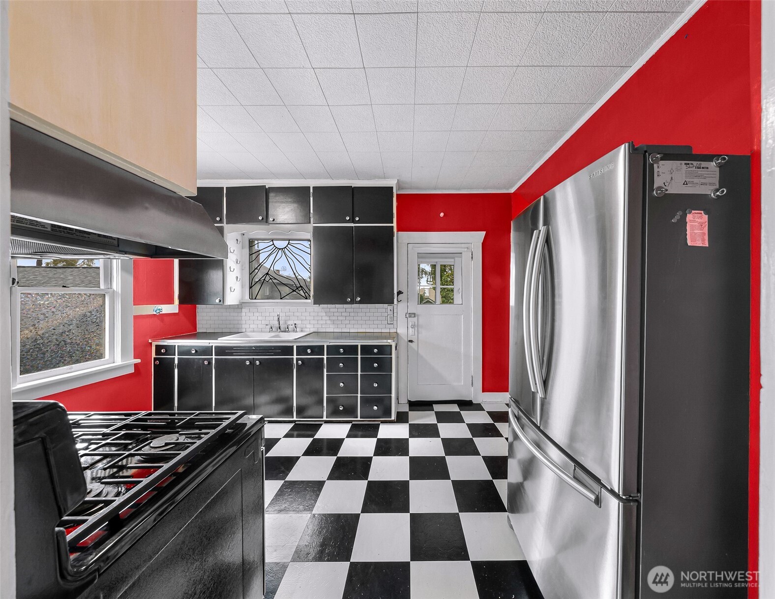 609 Lakeway Drive Property Photo 12