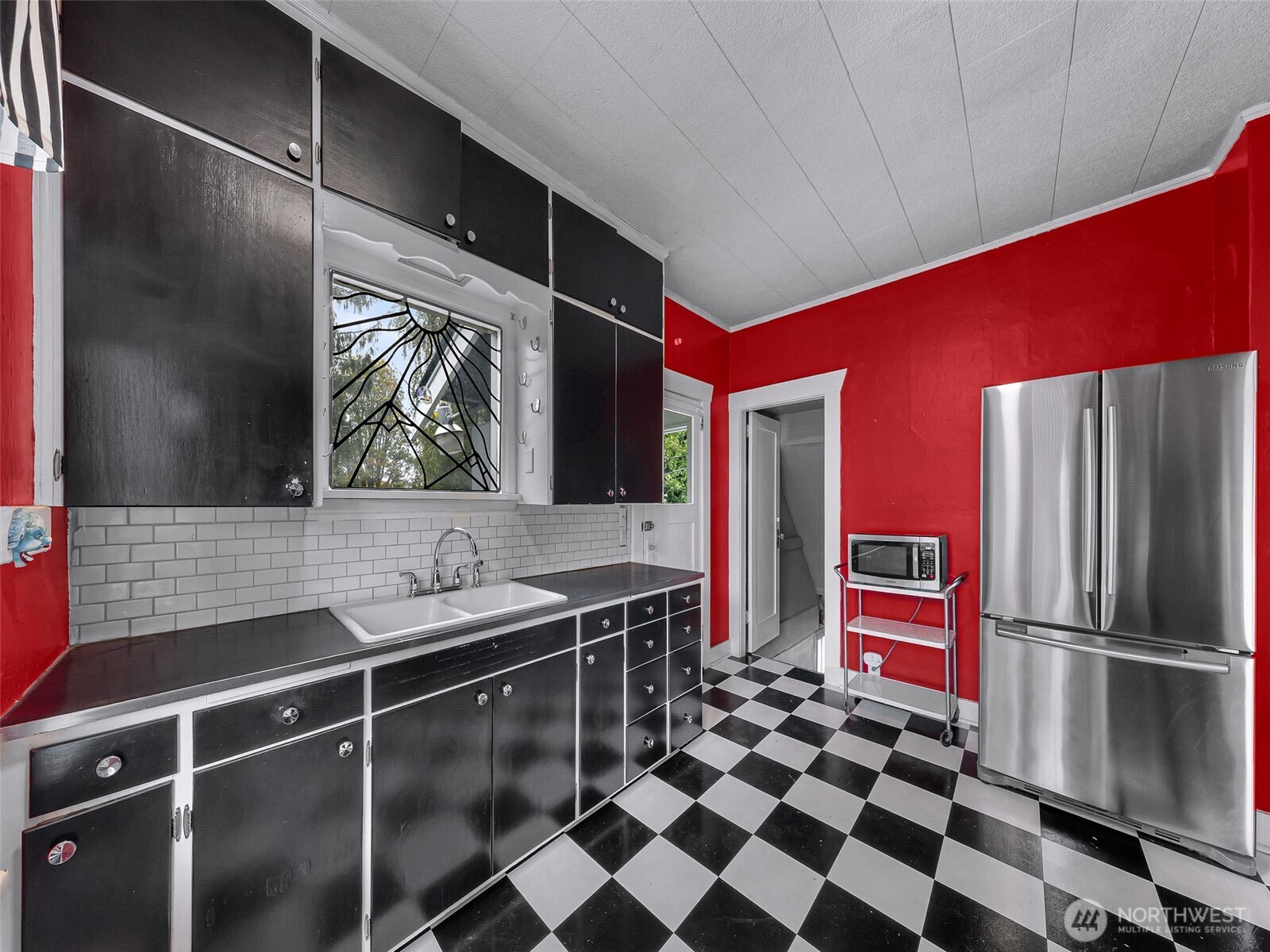 609 Lakeway Drive Property Photo 13