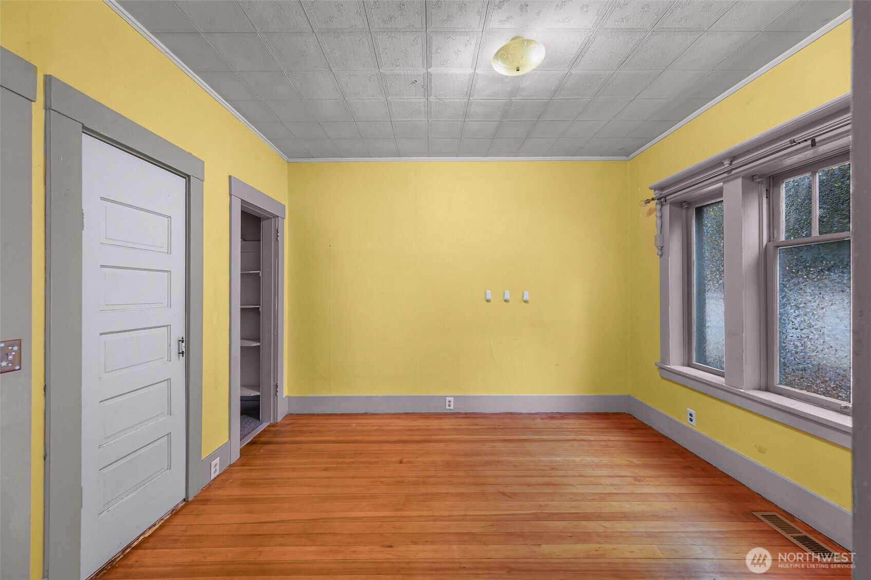 609 Lakeway Drive Property Photo 15