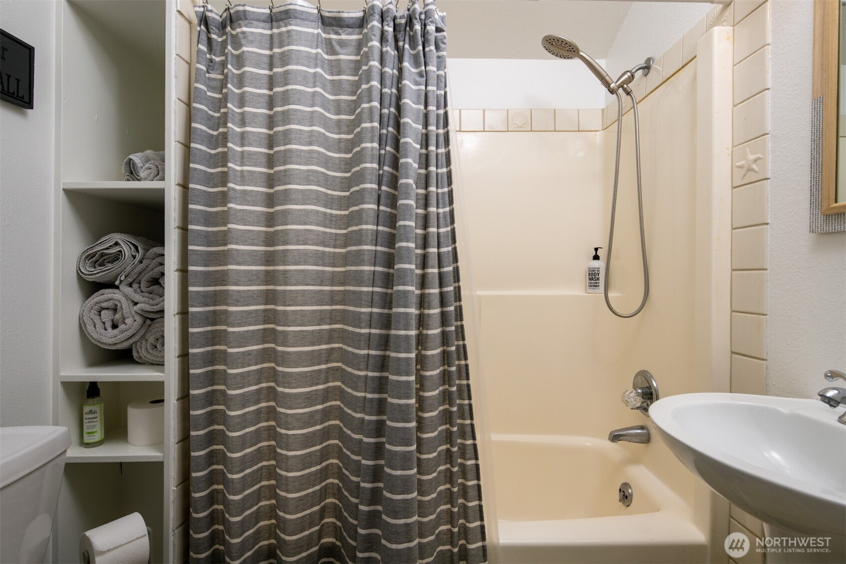 7556 Terrill Drive Property Photo 17
