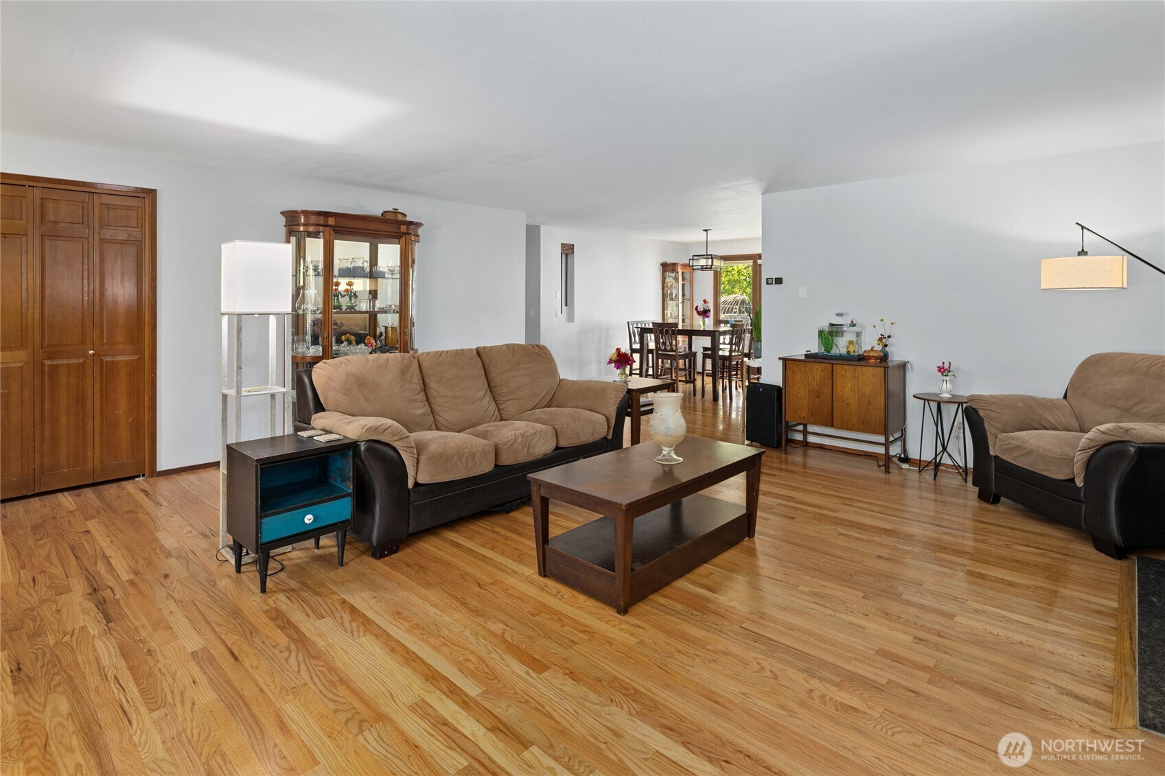 910 E Manitoba Avenue Property Photo 6