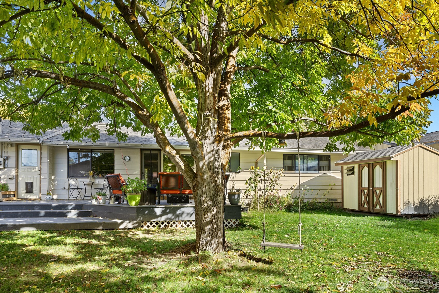 910 E Manitoba Avenue Property Photo 25