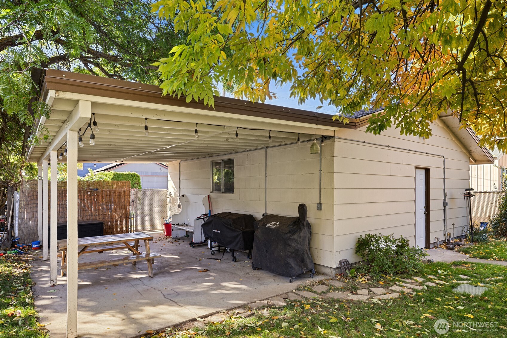 910 E Manitoba Avenue Property Photo 26