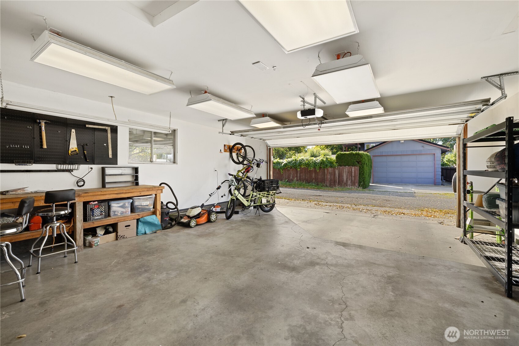 910 E Manitoba Avenue Property Photo 27