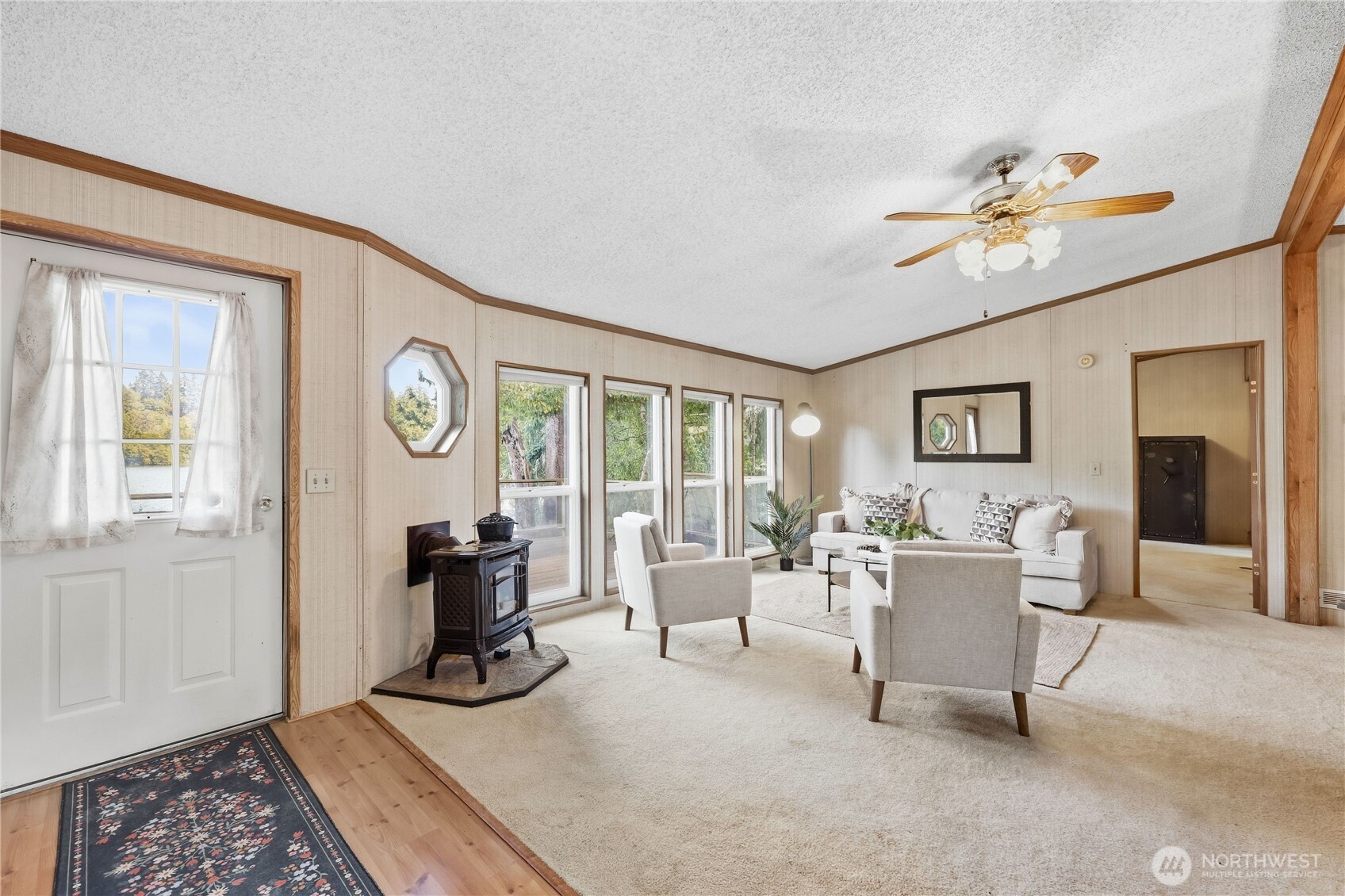 12856 Lake Avenue Property Photo 4
