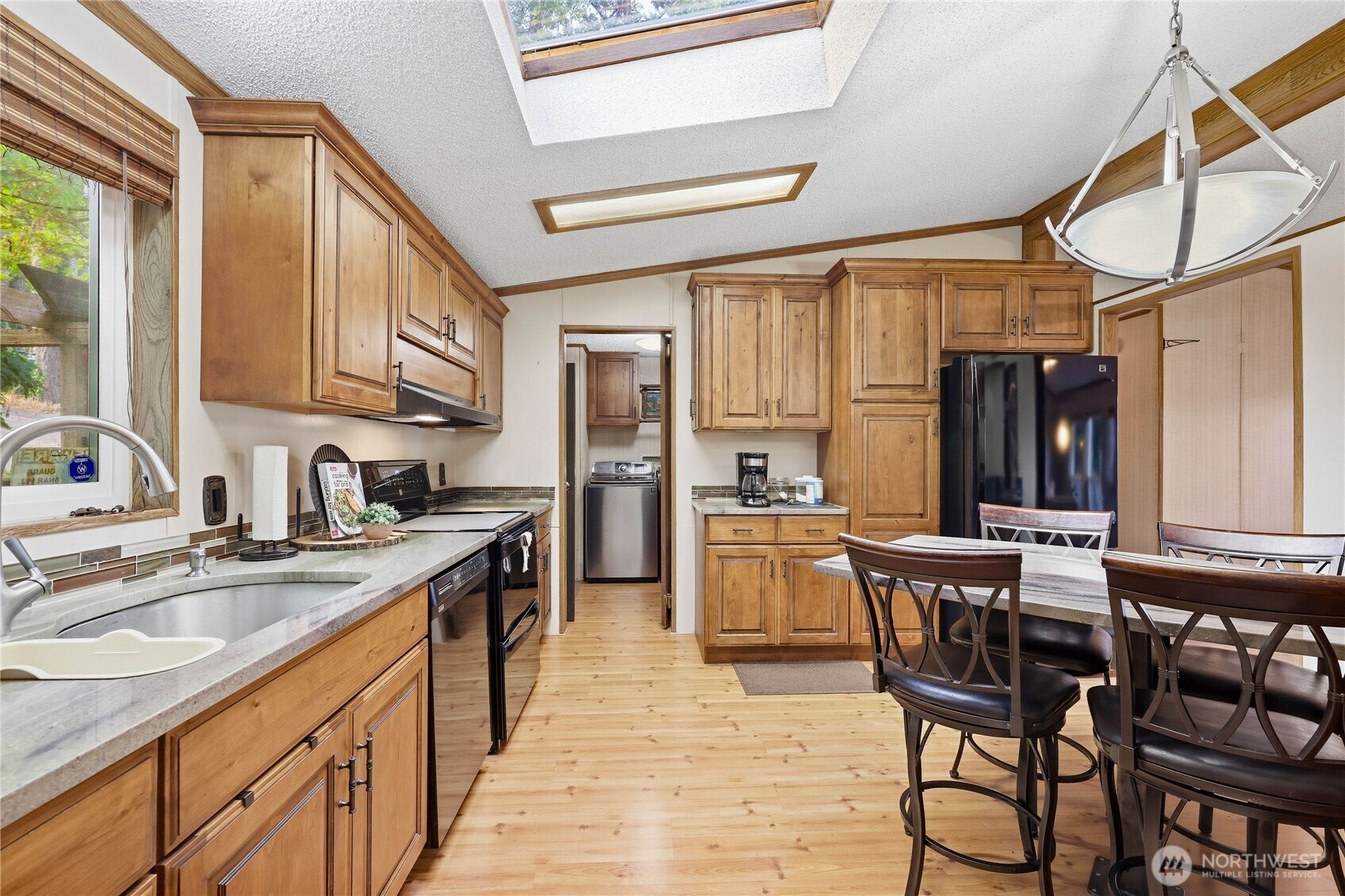 12856 Lake Avenue Property Photo 9