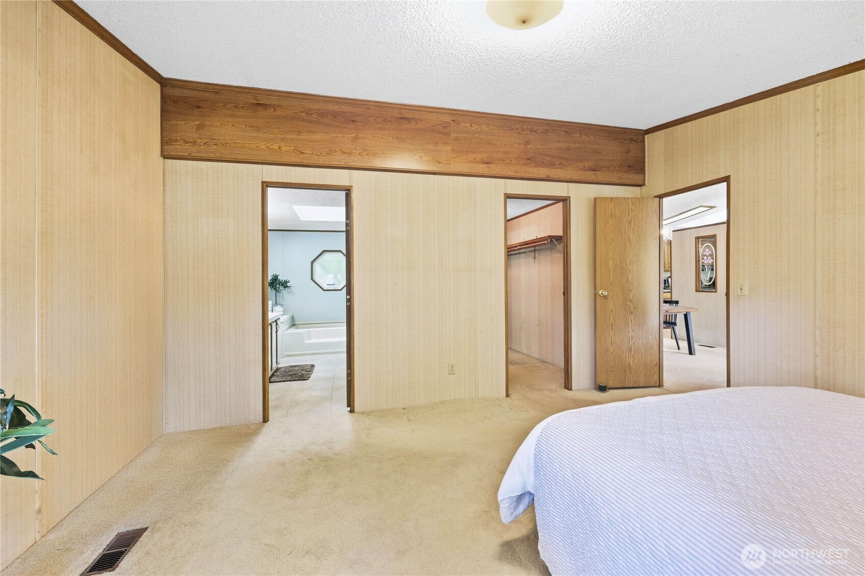 12856 Lake Avenue Property Photo 19