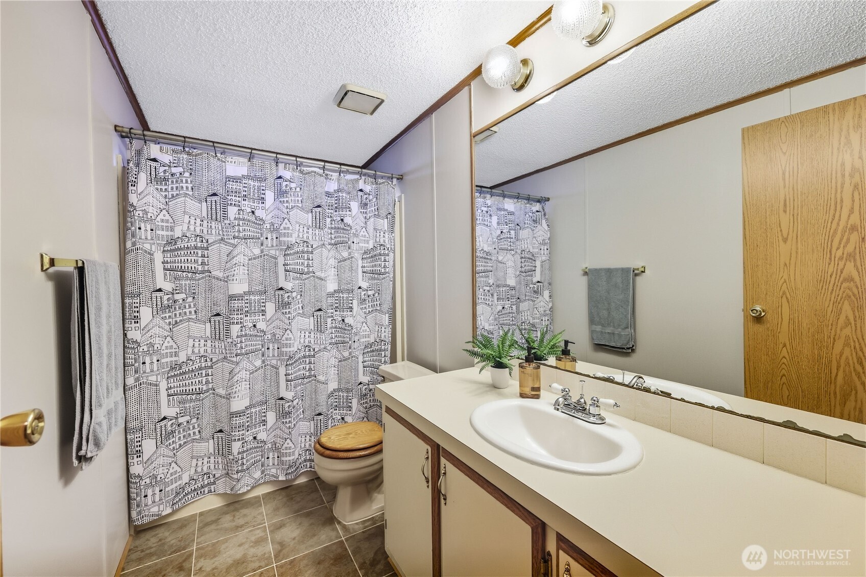12856 Lake Avenue Property Photo 25