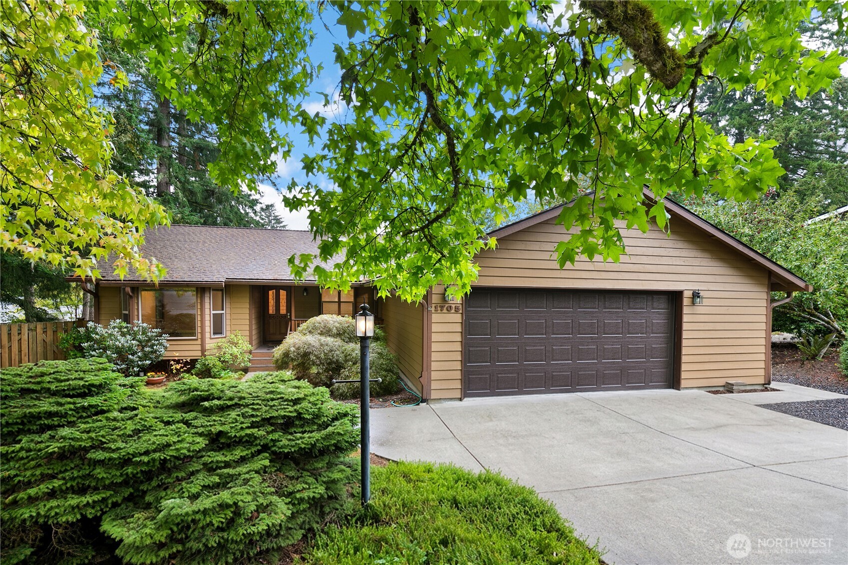 1705 Medallion Loop Property Photo 3