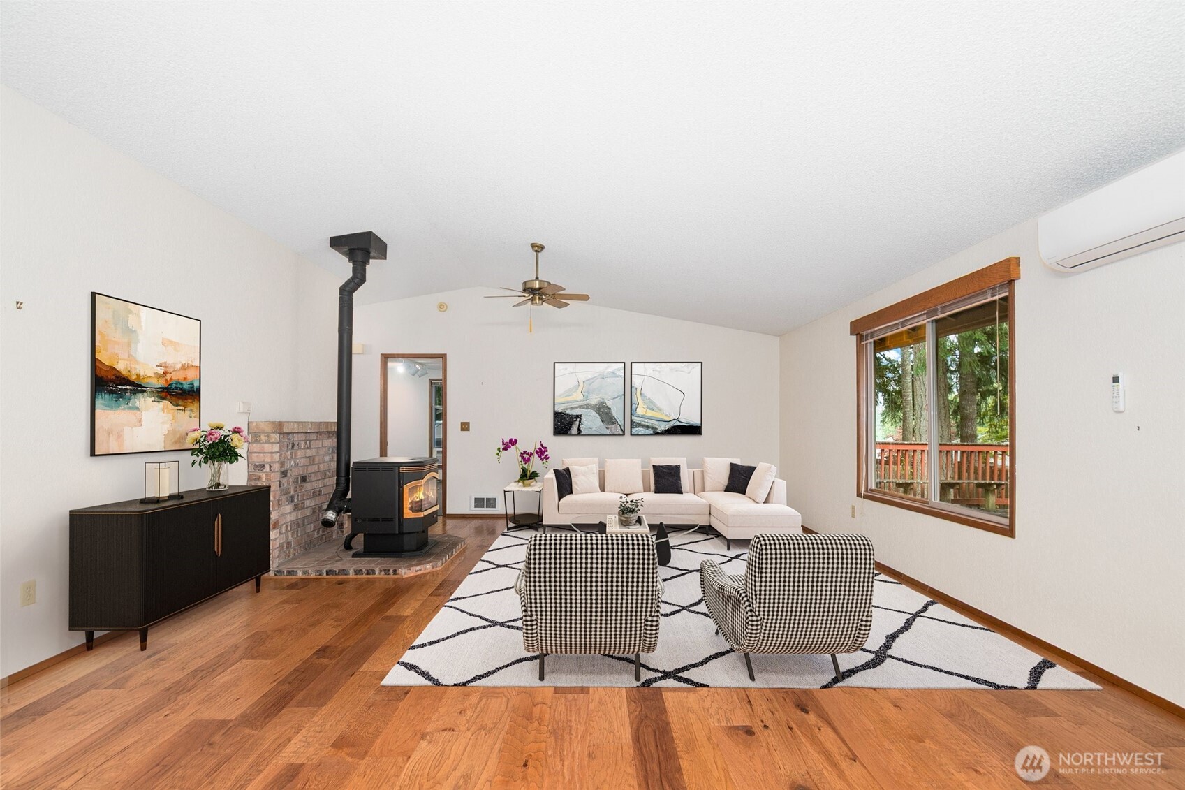 1705 Medallion Loop Property Photo 6