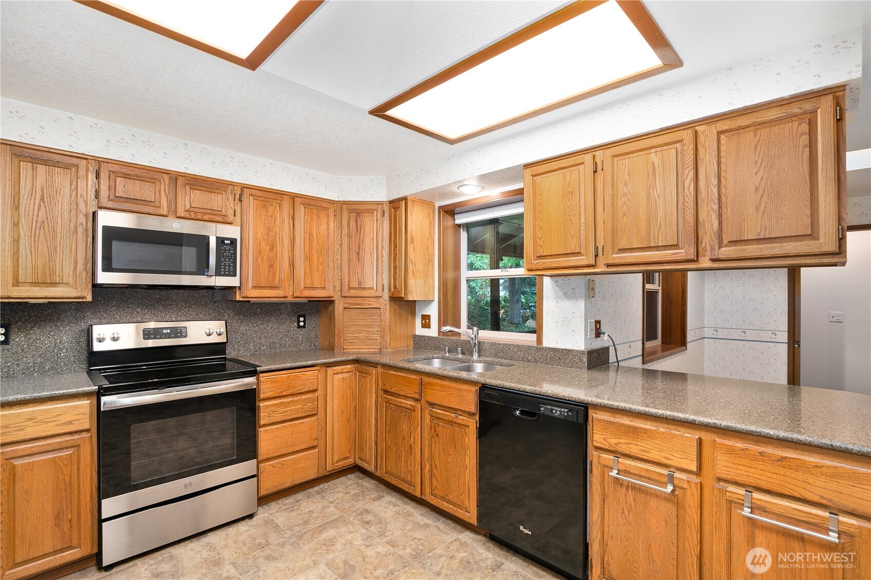 1705 Medallion Loop Property Photo 8